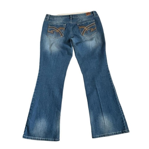l.e.i. Low rise boot flare leg distressed embroidered denim jeans. Size … - Picture 2 of 3